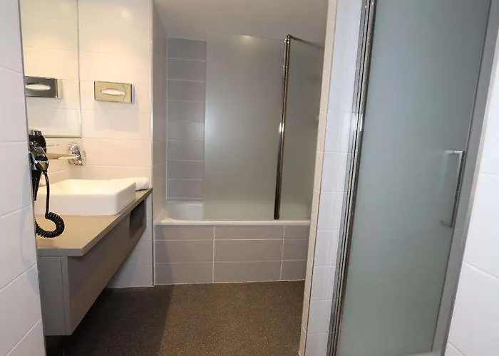 Western Eden Hotel 3*