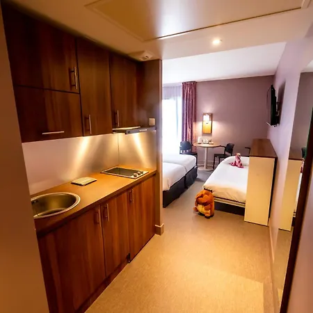 Western Eden فندق