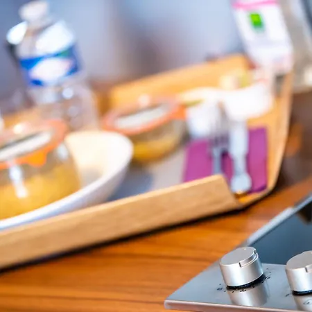 Western Eden فندق