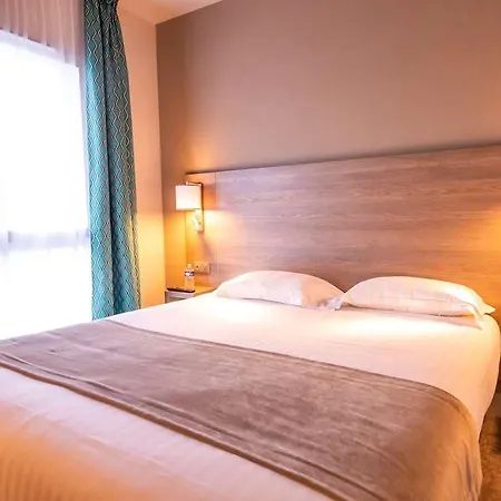 Western Eden فندق