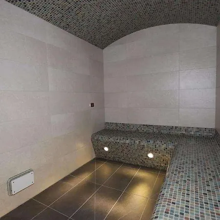 Western Eden فندق